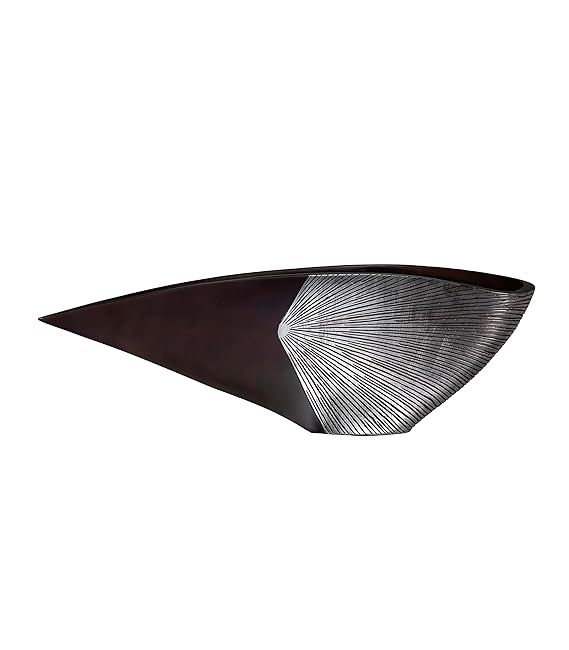 Premium teak vase lifestyle shot