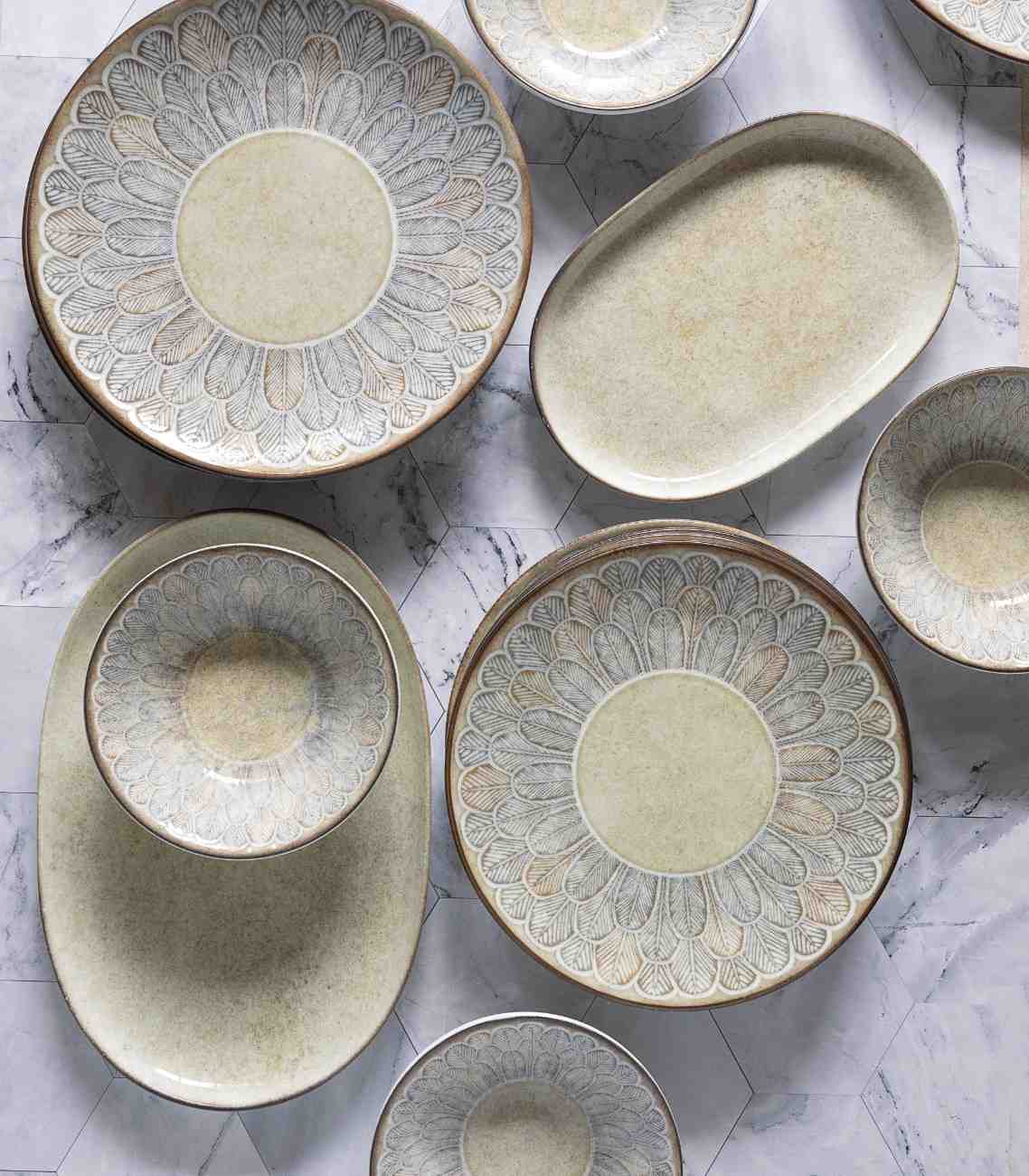 Layered Leaf Dinner Set for 4 – Ceramic Tableware with Grey Glaze