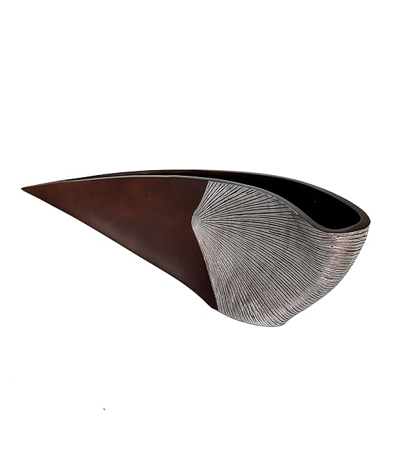 Premium teak vase lifestyle shot