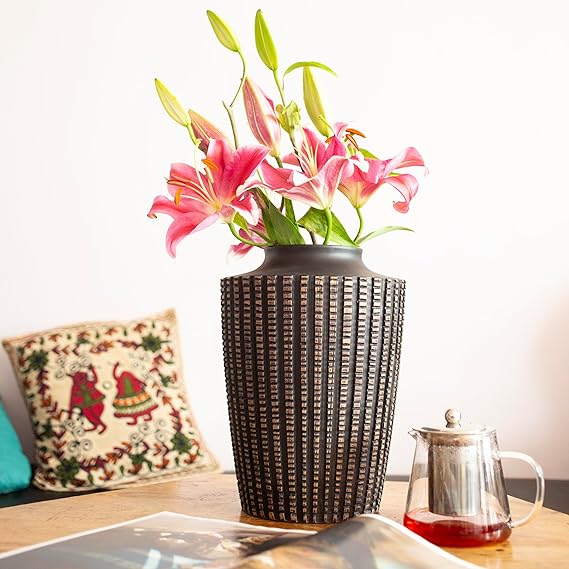 Luxury carved wooden vase design